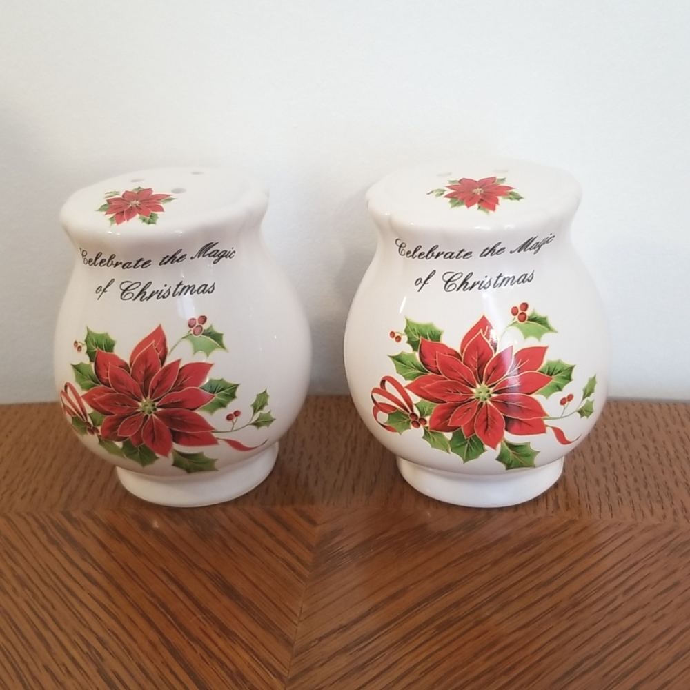 Christmas salt and pepper shakers. Poinsettias.